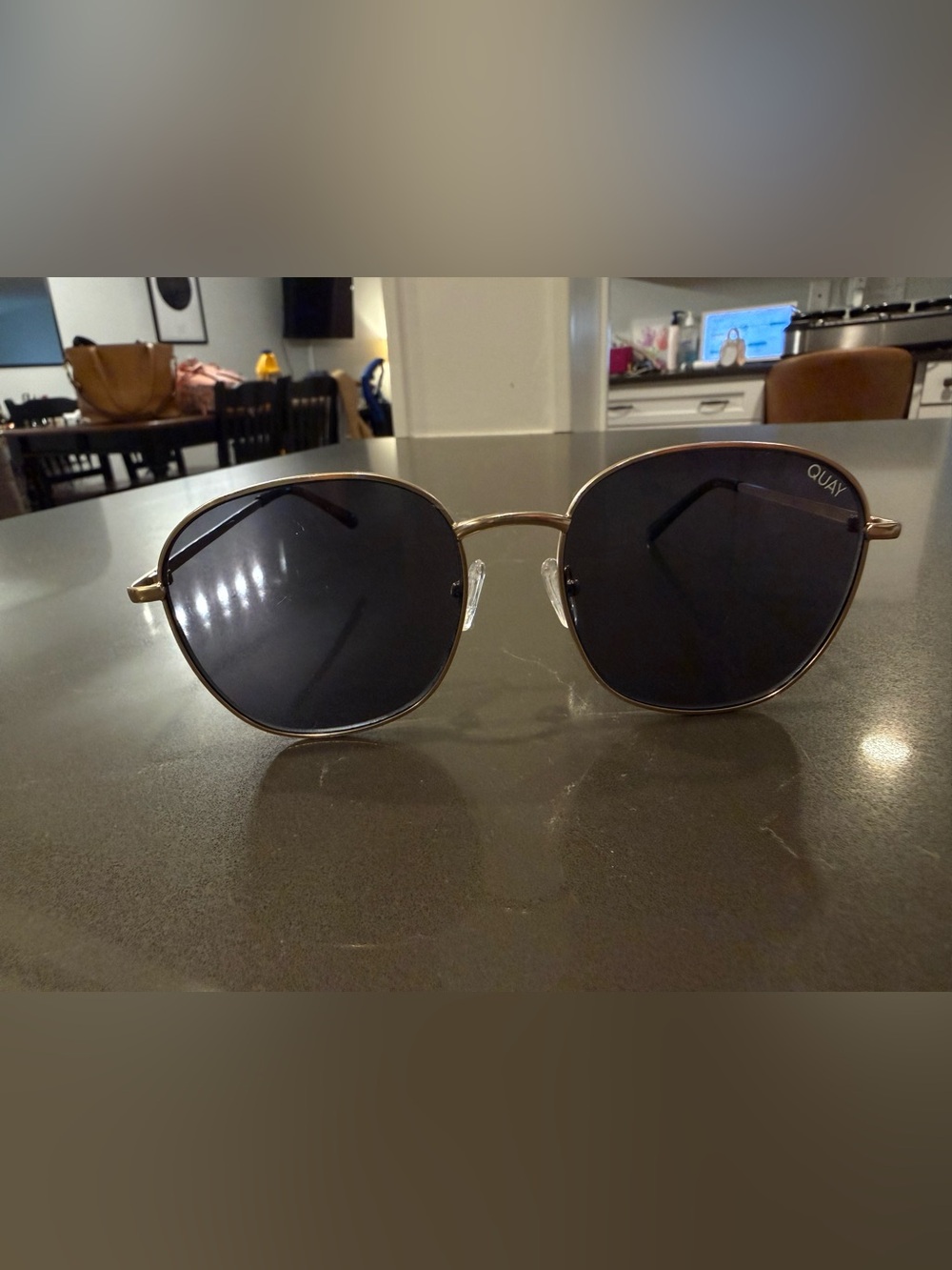 Quay Jezabell Sunglasses Black & Gold